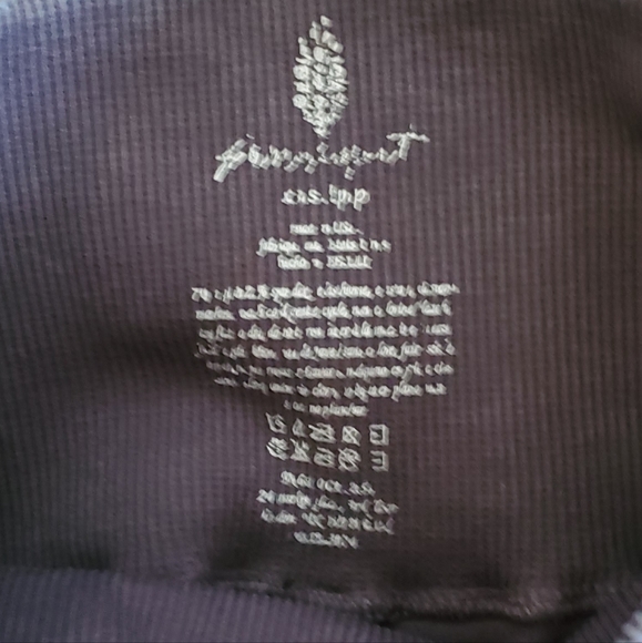 🖤 Free People Ultra High Rise Happiness Runs Leggings 🖤 - Picture 6 of 15